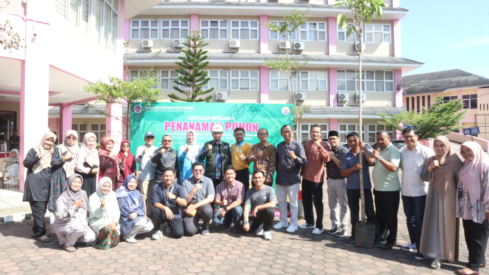 Universitas Negeri Padang Strengthens Green Campus Commitment Through Tree Planting Initiative